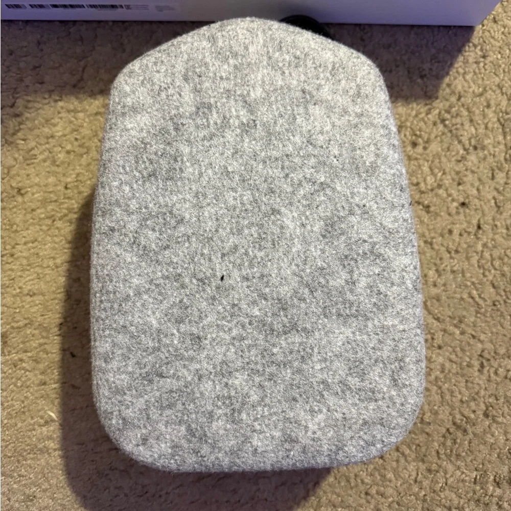 Oculus meta quest 2 plus the case